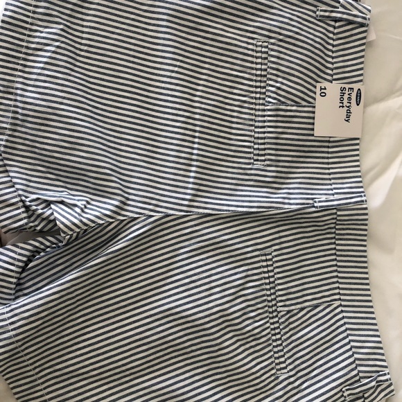 NWT!! Old Navy everyday shorts - Picture 3 of 5